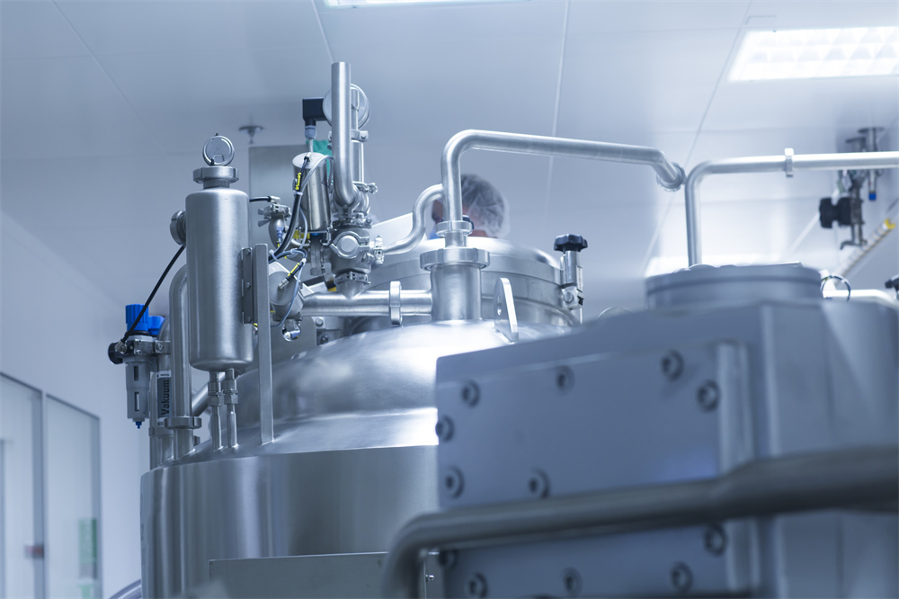 攝圖網_501876727_制藥廠的藥品生產設備(企業商用).jpg